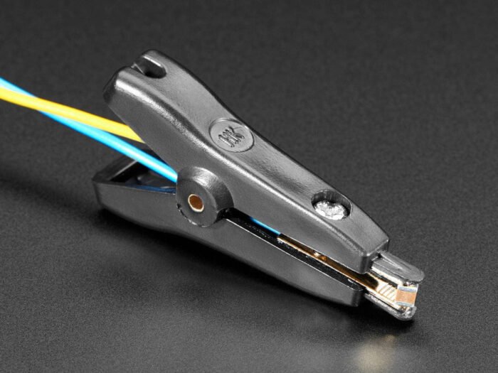 Original 8 x AA battery holder with 5.5mm/2.1026mm Plug and On/Off Switch - PartsCountry